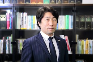 根本 智人弁護士のインタビュー写真