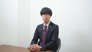 辻 和弥弁護士のインタビュー写真