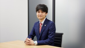 丸野 悟史弁護士のインタビュー写真